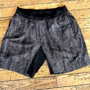 Mean black/white pattern shorts